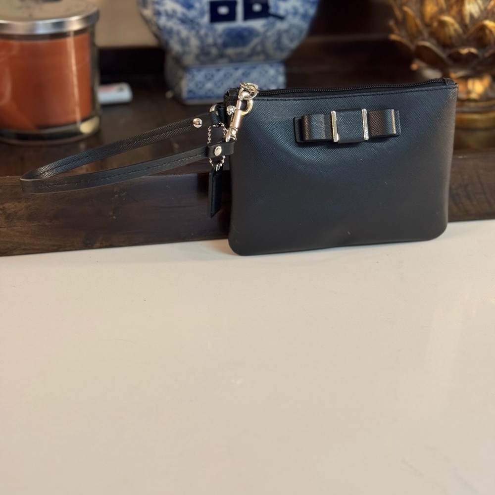 🖤 COACH BLACK DARCY SAFFIANO LEATHER BOW WRISTLET! - Picture 4 of 7